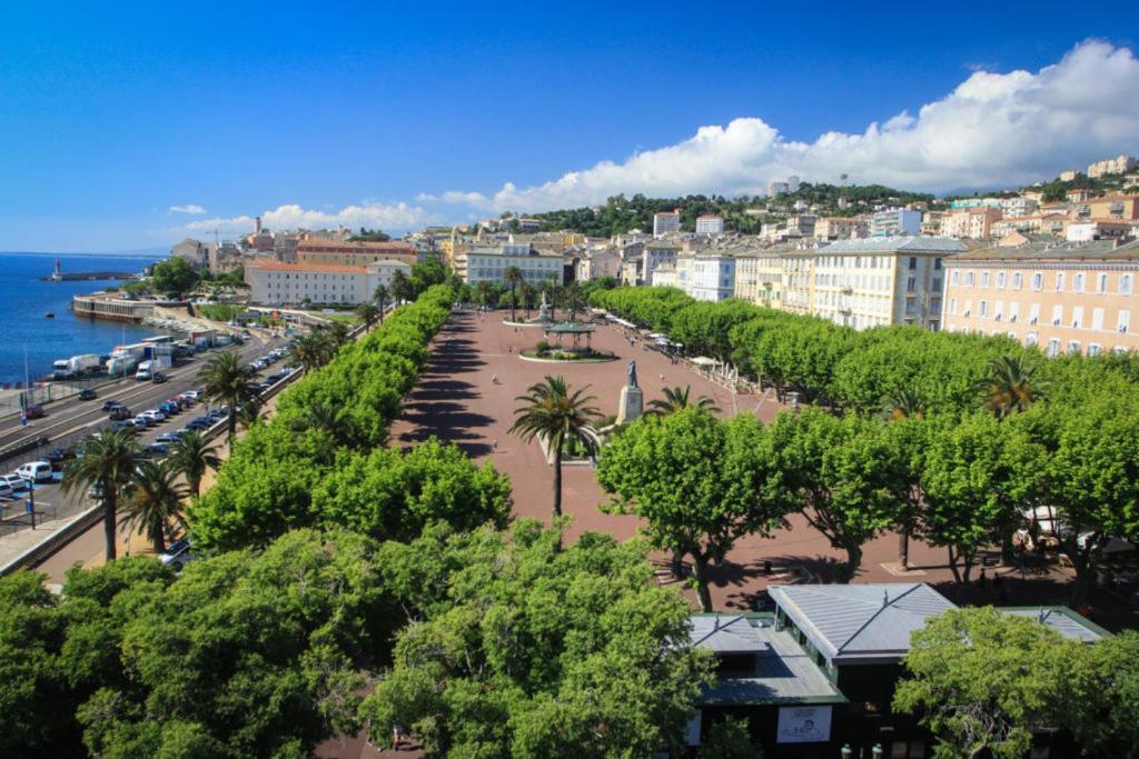 Appartement Climatise,Idealement Situe 100M Du Vieux Port. Bastia  Bagian luar foto